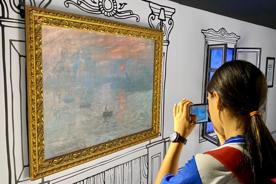 Estudantes da Rede Municipal visitam exposição imersiva sobre Monet em Natal